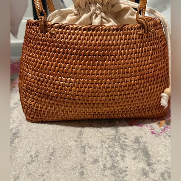 Wicker/woven Handbag with Cream cloth Interior - Picture 5 of 5
